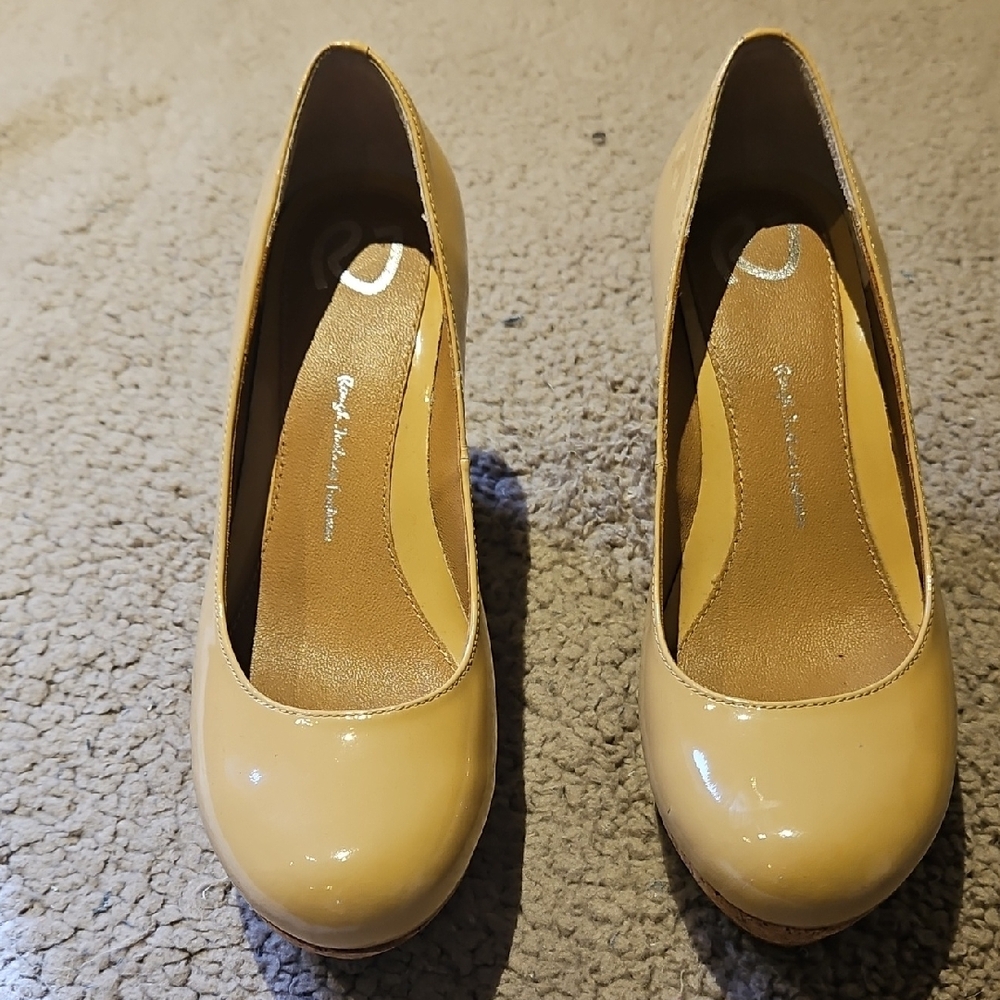 Elegant Beige Pumps